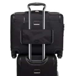 Tumi Arrivé Compact 4 Wheel Briefcase Black 9 Tumi Arrivé Compact 4 Wheel Briefcase Black -Goedkope Koffert Rein Winkel image 13776